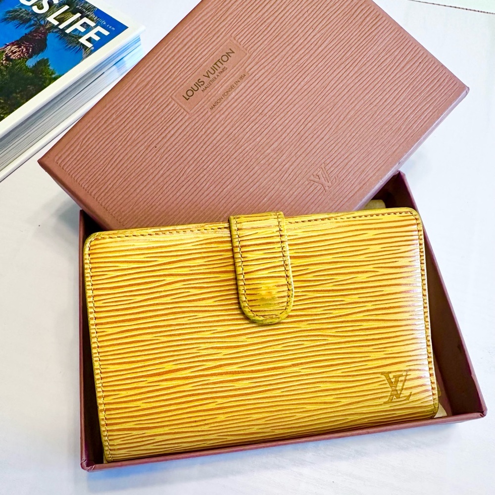 Louis Vuitton Kisslock Compact Wallet with Box